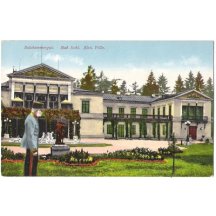 Franz Joseph on walk through the garden of the imperial villas in Bad Ischl