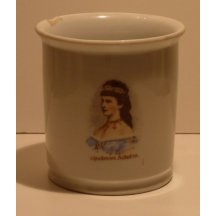 Císařovna Sisi v barevném zpracování na bílém hrnečku