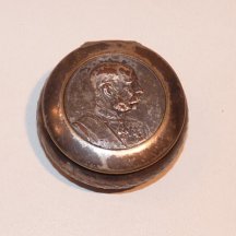 Dvě malé stříbrné dozy s portrétem FJI. a WII.