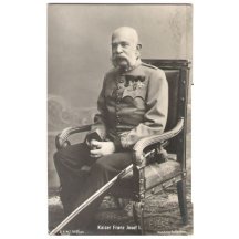 Foto císaře ve skromné uniformě - řády