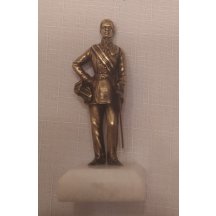 Mosazná socha mladého císaře 