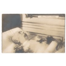 Franz Joseph in coffin in Schönbrunn in his room , the 8th print