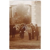 Franz Josef očekává příjezd vlaku