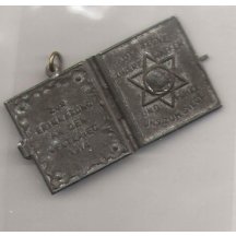 Miniaturní knížečka-v otevřené poloze s šesticípou hvězdou