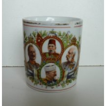 Bílý hrneček s portréty evropských mocnářů