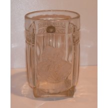 Portréty dvou císařů na skleněném půllitru 