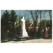 Busta Franz Josefa na vysokém podstavci 