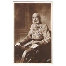 František Josef sedící v křesle