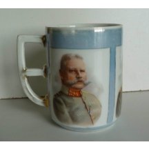 Modrý hrneček s portréty tří císařů