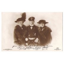 Supporter of German law with two women 