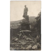 Socha Františka Josefa v uniformě