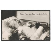 Franz Joseph in coffin in Schönbrunn in his room , the 9th print