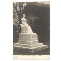 Sculpture of Elisabeth sitting on a throne in Meran