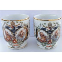 Dva stejné hrníčky s portréty císařů - vitrínová zachovalost