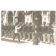 Franz Josef provádí prohlídků vojáků a zdraví je