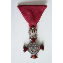 Záslužný kříž , stříbrný s korunkou na civilní stuze