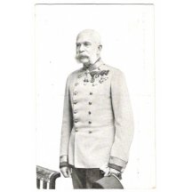 Stojící Franz Josef u židle