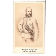 Stojící Franz Joseph v uniformě