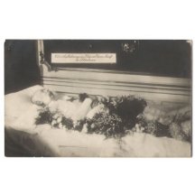 Franz Joseph in coffin in Schönbrunn in his room , the 11th print