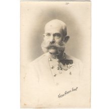 Černo-bílý portrét císaře