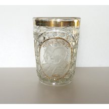 Lisovaná sklenička s portréty císařů - František Josef I. a Vilém II.