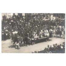 Ceremonial parade of allegorical cars 