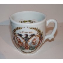 Hrneček s nálitkem proti namočení vousů s portréty císařů