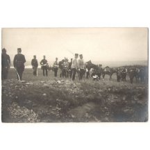 Na manévrech, seznamování se situací