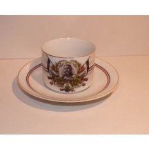 Hindenburg na šálku i s podšálkem a s vlajkami