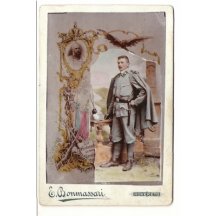 Z doby mé služby -voják s portrétem FJI.