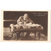 František Josef píše ve své pracovně