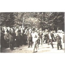 Franz Josef zdraví lid / ochranka v pozadí