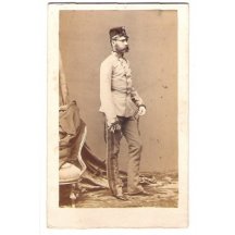 Stojící Franz Joseph ve světlé uniformě