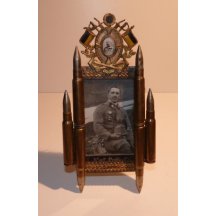 Suvenýr z doby služby a portrét FJI. 