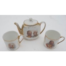 Souprava miniaturních hrníčků a mléčenky