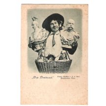 Danny Gürtler v Burgtheatru s bustami Franz Josefa a Wilhelma