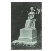 Gray statue of Elisabeth sitting on a throne