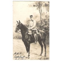 Černobílá fotografie Franz Josefa na koni 